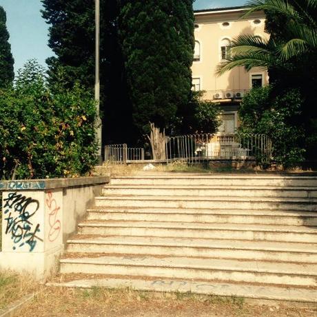 25 foto da Villa Bonelli. Rifatta come nuova nel 2004, dopo 10 anni versa in condizioni disperate a causa di manutenzione zero