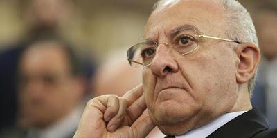 Vincenzo De Luca è stato sospeso da presidente della Campania