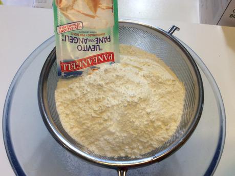 TORTA MORBIDA CON CILIEGIE