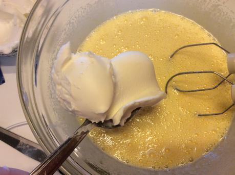 TORTA MORBIDA CON CILIEGIE