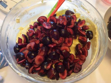 TORTA MORBIDA CON CILIEGIE