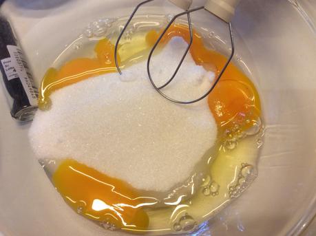 TORTA MORBIDA CON CILIEGIE