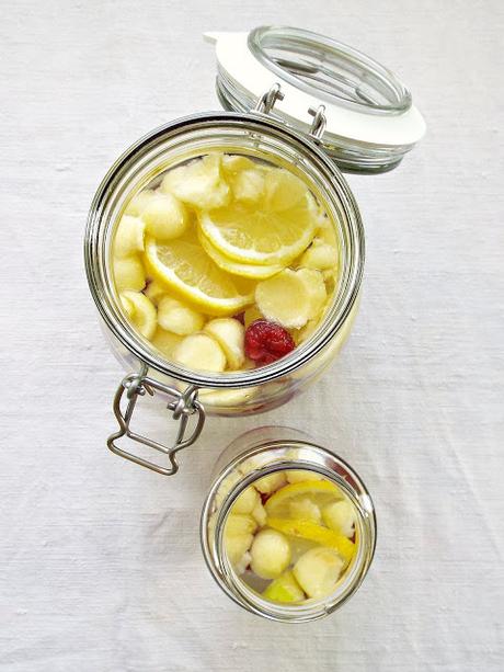 Detox water #6: Lamponi, mela e limone