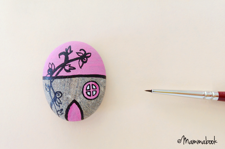 DIY da sassolino a spilla casetta – DIY handpainted stone house brooch DIY da sassolino a spilla casetta – DIY handpainted stone house brooch