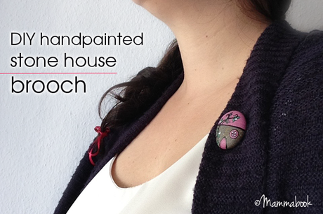 DIY da sassolino a spilla casetta – DIY handpainted stone house brooch