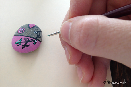 DIY da sassolino a spilla casetta – DIY handpainted stone house brooch DIY da sassolino a spilla casetta – DIY handpainted stone house brooch
