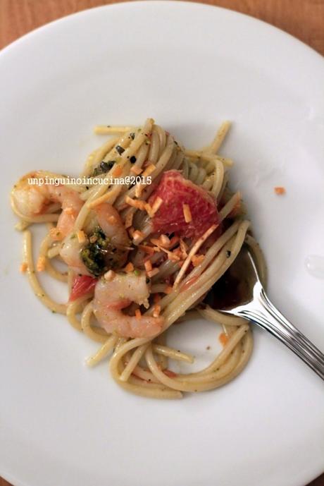 spaghetti-kamut-con-pistacchi-gamberi-e-pompelmo