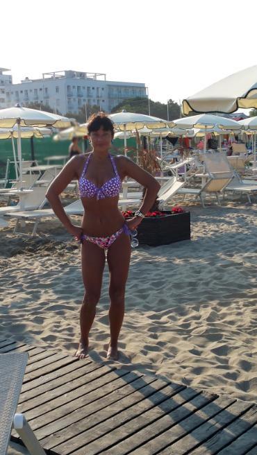 Ana Laura Ribas indossa la linea beachwear Rainbow LOVABLE