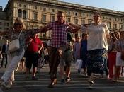 Sirtaki flashmob Grecia piazza Duomo Milano