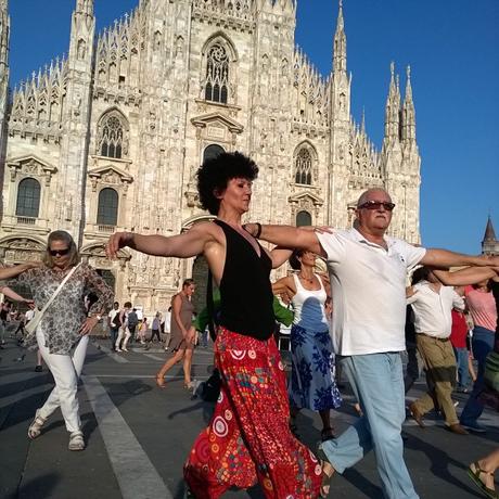 Grecia: flashmob in piazza Duomo