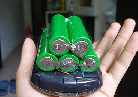 5 motivi per non comprare uno smartphone con batteria integrata!