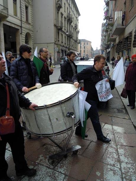 Protesta del Teatro Regio: Va Pensiero in Via Po (11 - 03...