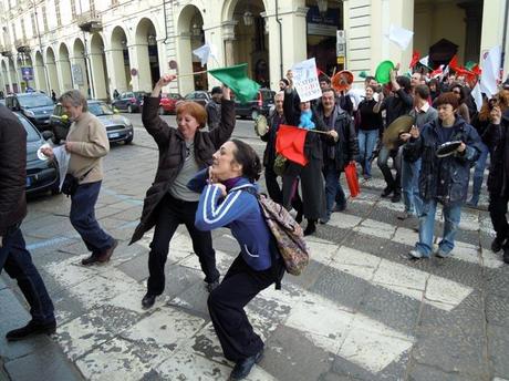 Protesta del Teatro Regio: Va Pensiero in Via Po (11 - 03...