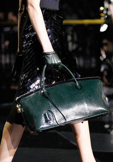 495be2662e32f7bf_louis-vuitton-rtw-fw2011-details-146_113101890511.preview