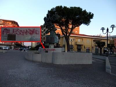 Di nuovo imbrattata la fontana