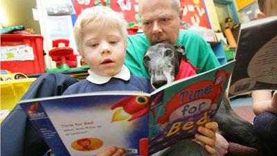 I CANI CHE AIUTANO I BAMBINI A LEGGERE