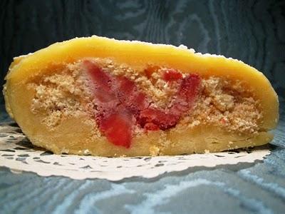 La serie del preparo e poi congelo continua.... ecco: Lo strudel di savoiardi e fragole