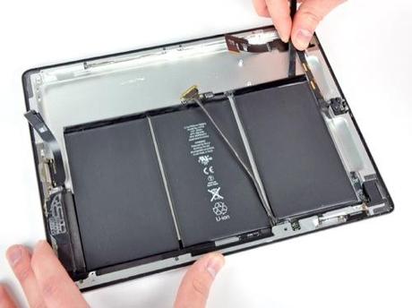  iFixit non tarda: iPad 2 fatto a pezzi ! [Aggiornato con Video]