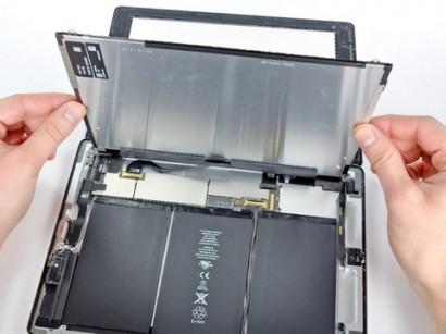 batteria ipad2 410x307 iPad 2 messo a nudo, scoperti dettagli su RAM e CPU