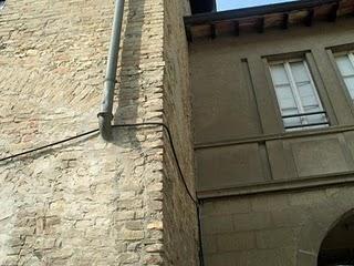 Duomo di Fidenza: succede anche questo, da anni.