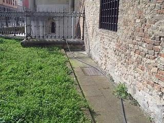 Duomo di Fidenza: succede anche questo, da anni.