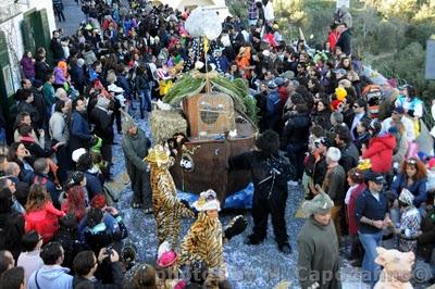 CARNEVALE 2011 di Positano . Maschere , mascherine e i CARRI