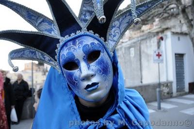 CARNEVALE 2011 di Positano . Maschere , mascherine e i CARRI