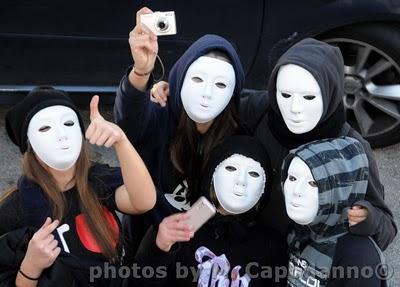 CARNEVALE 2011 di Positano . Maschere , mascherine e i CARRI