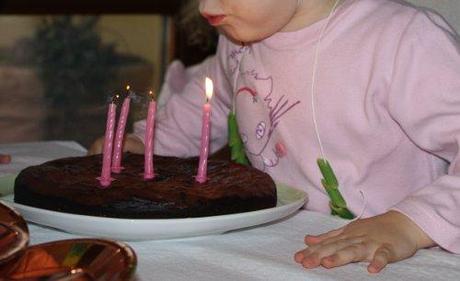 torta morbida al doppio cioccolato per un compleanno speciale