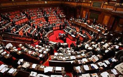 ... IL PARLAMENTO APPROVA