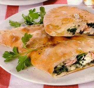 Mezzaluna con spinaci,feta e tonno