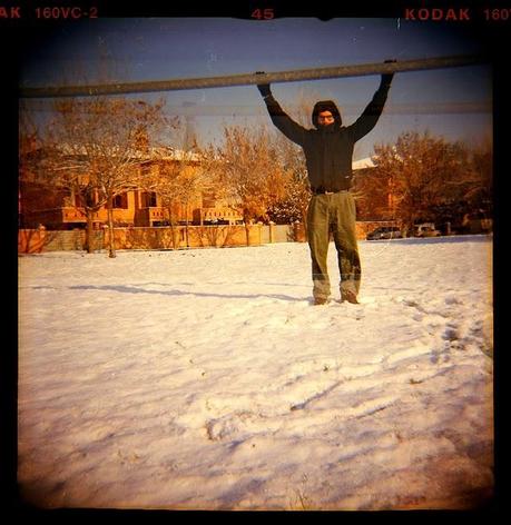 LOMOGRAPHY • una domenica mattina con la neve, un estintore rosso, inquietanti doppie esposizioni, Diana F+ e Kodak 400VC