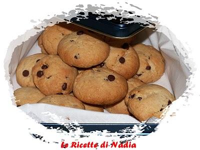 L'ora del tè: biscotti con farina di mandorle e gocce di cioccolato