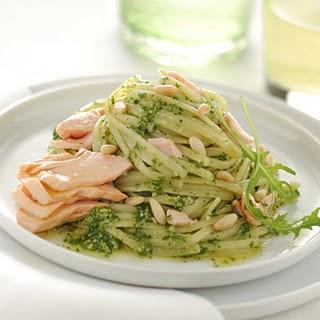 Linguine con salmone e pesto alla rucola