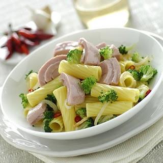 Rigatoni alla pugliese con tonno e broccoli