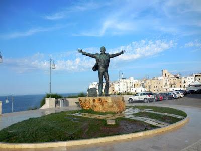 nel blu dipinto di blu di Polignano a Mare