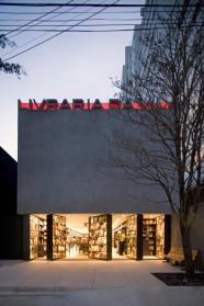 livrfrontal-view-2