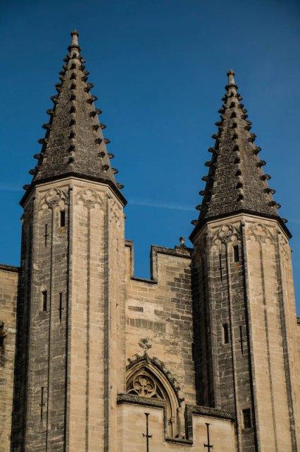 Avignone: una storia di intrighi e potere nella Francia meridionale