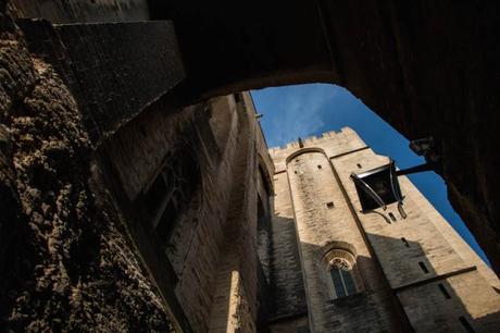 Avignone: una storia di intrighi e potere nella Francia meridionale