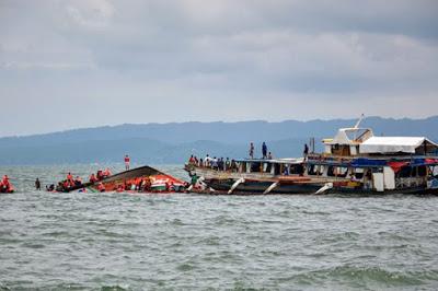 Il naufragio del traghetto nelle Filippine
