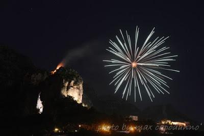 POSITANO : a Montepertuso i festeggiamenti in Onore a Santa Maria delle Grazie ...   i FUOCHI