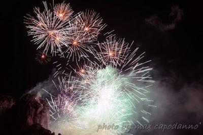 POSITANO : a Montepertuso i festeggiamenti in Onore a Santa Maria delle Grazie ...   i FUOCHI
