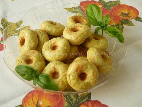 Donuts salati con  farina integrale, curry e lievito madre