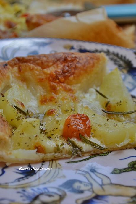 Sfoglia con Patate Pomodorini Mozzarella e Rosmarino