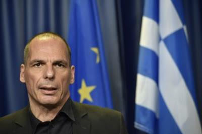 Grecia, la vigilia del referendum. Varoufakis: «Creditori come terroristi»