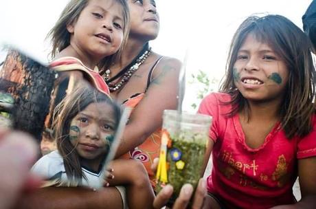 Crianças guaranis kaiowá