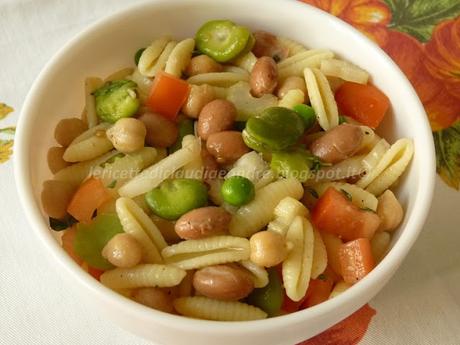 Pasta fredda con gnocchetti sardi, legumi e profumo di sedano e timo fresco