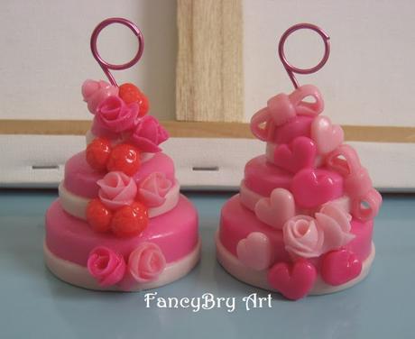 Mini wedding cake segnaposto sui toni del rosa e del fucsia