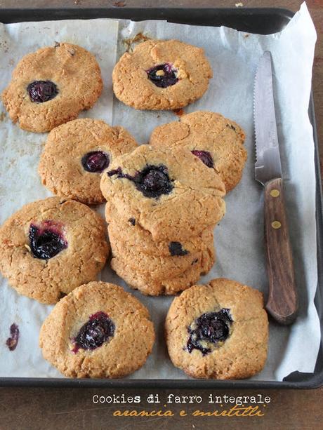 Cookies di farro integrale, arancia e mirtilli