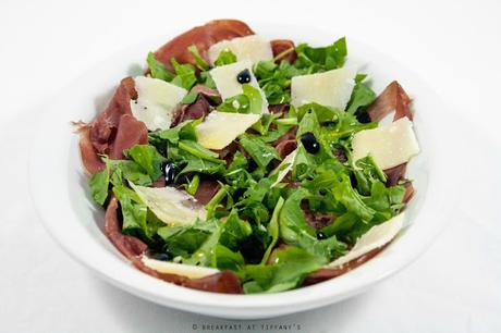 Bresaola, rucola e grana / Dried salt beef, rocket and Parmesan cheese